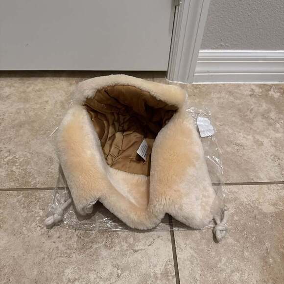 TORY BURCH OATMEAL MELANGE CABLE KNIT TRAPPER GENUINE SHEARLING HAT - Picture 4 of 5